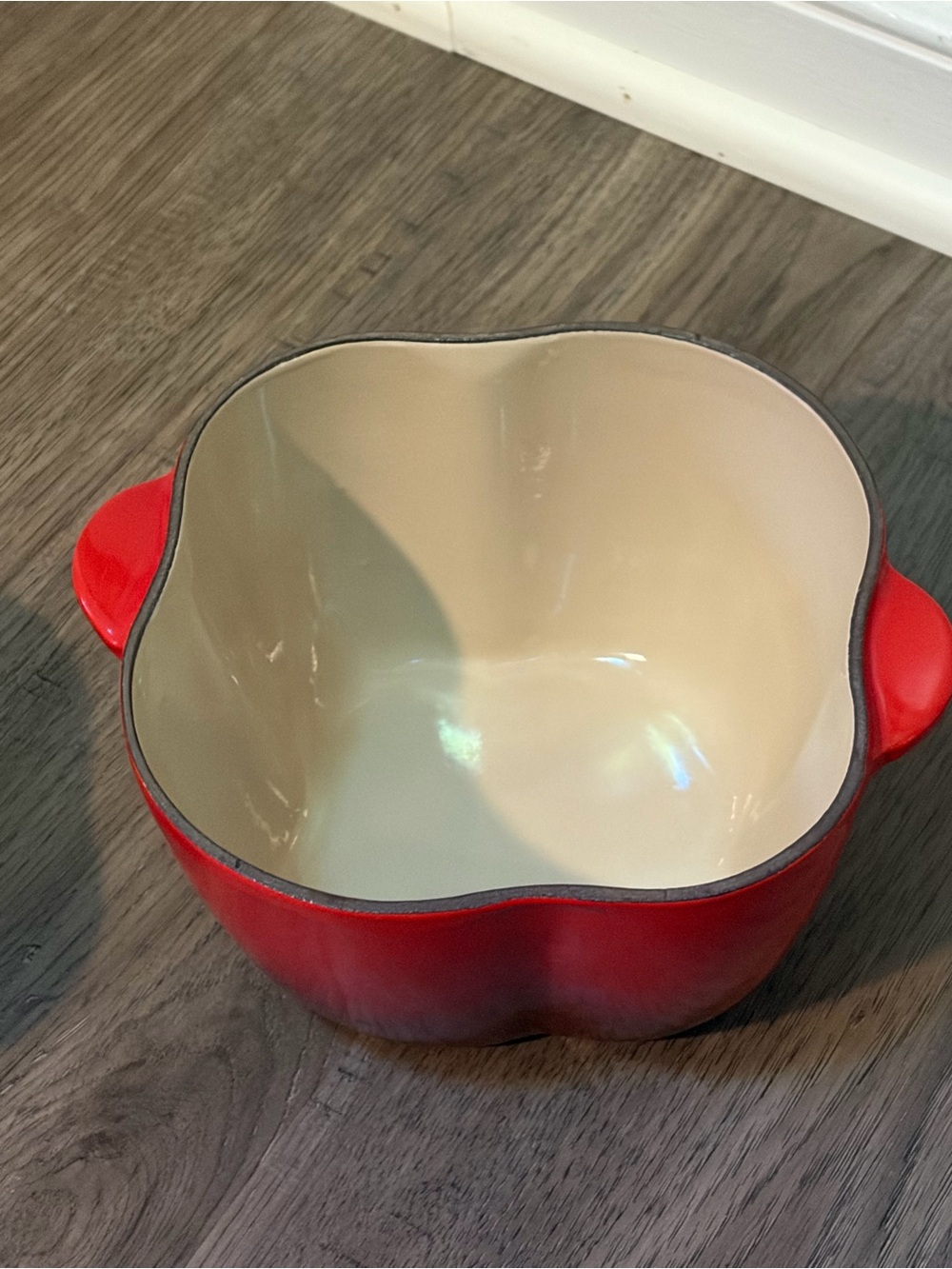 Le Creuset enameled cast iron Bell Pepper Cocotte  color Cherry Red - Picture 13 of 16